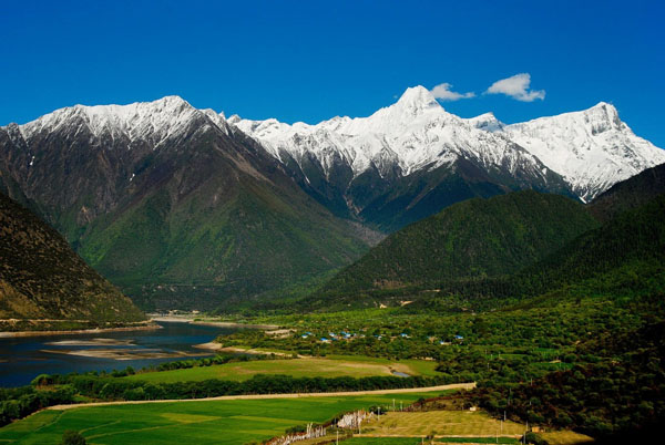 Linzhi Namjagbarwa Mountain